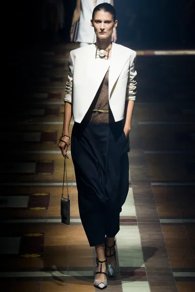 Look 19